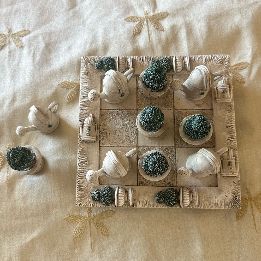 Hen-Feathers Garden Topiary & Watering Can Tic-Tac-Toe Game.